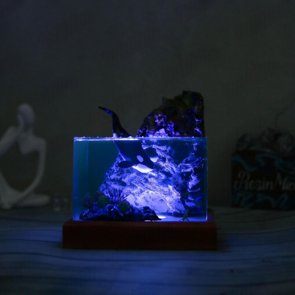 Orca & Diver Epoxy Resin Tischlampe – Bild 7 | LuxeStyle