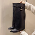 Chunky Mid-Calf Boots mit Schnalle