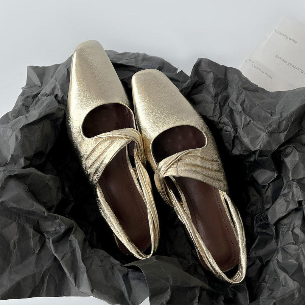 Retro Pumps mit Chunky Heel und V-Ausschnitt