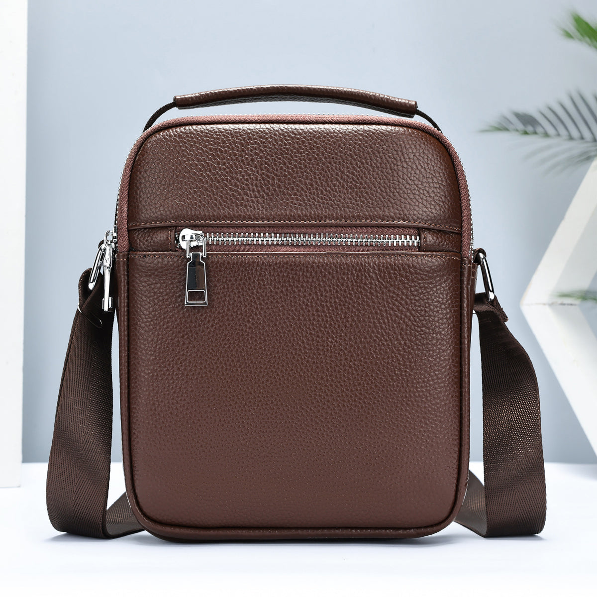 Rindsleder-Crossbody Bag für den Alltag – Bild 3 | LuxeStyle