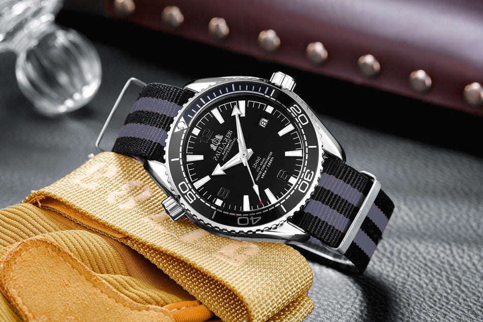 Automatische Herrenuhr mit Leuchtzeigern und Canvas-Armband
