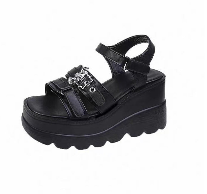 Keilsandalette mit Riemenschnalle – Bild 4 | LuxeStyle