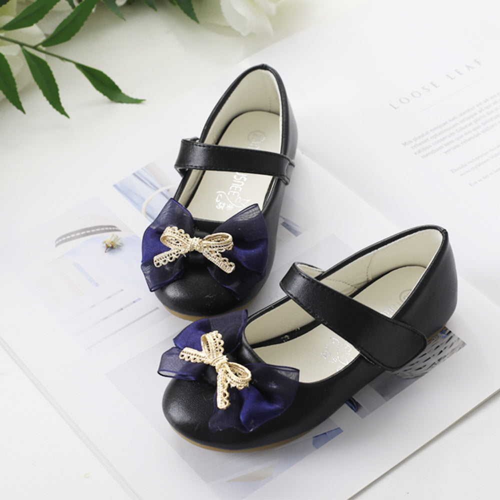 Lauflernschuhe mit Bändern