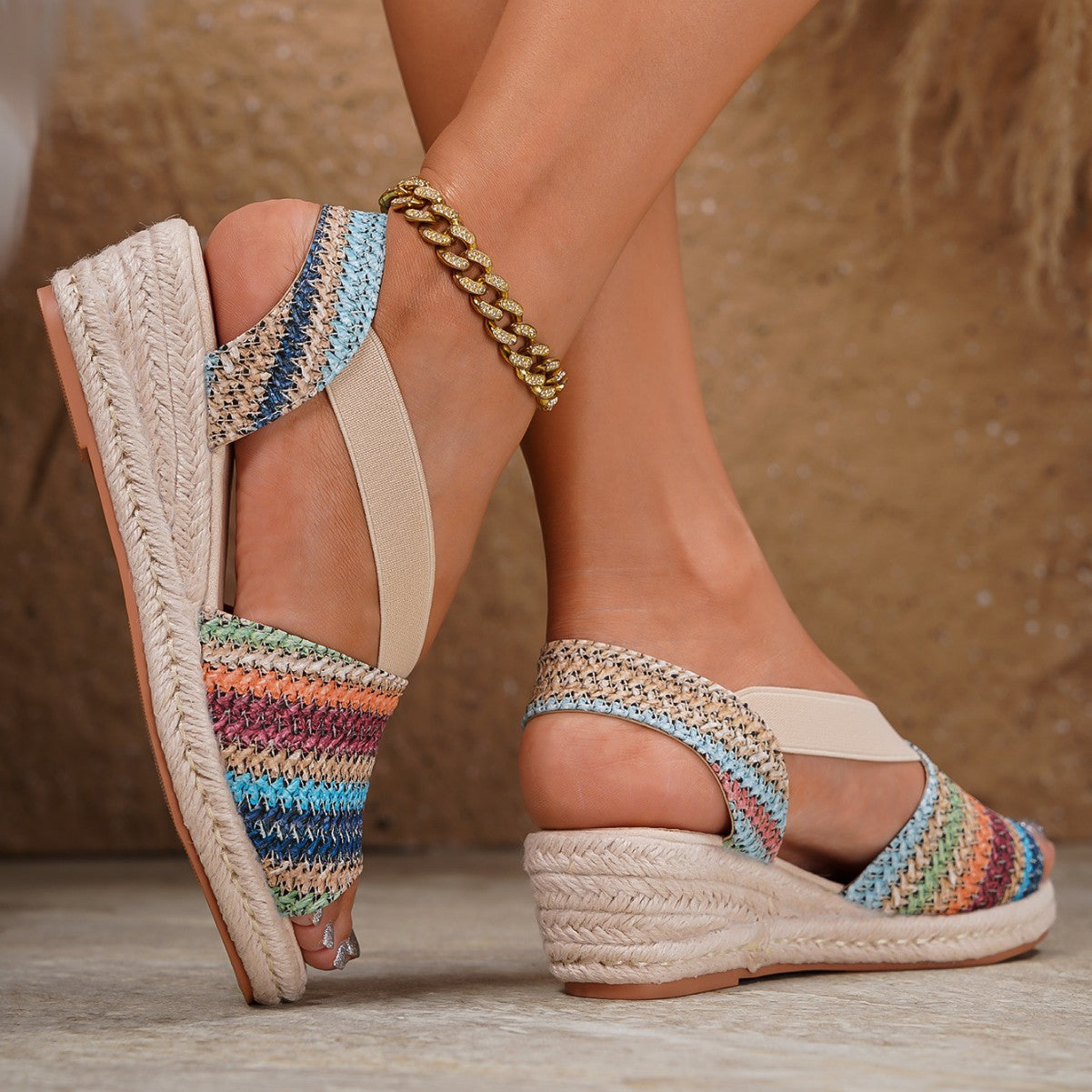 Keile Sandalen im Ethno-Stil