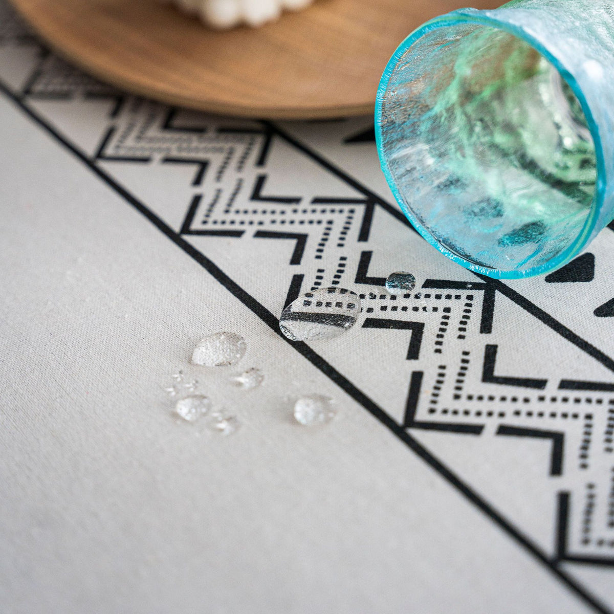 Tischdecke mit Quasten – geometrisches Muster – Bild 13 | LuxeStyle