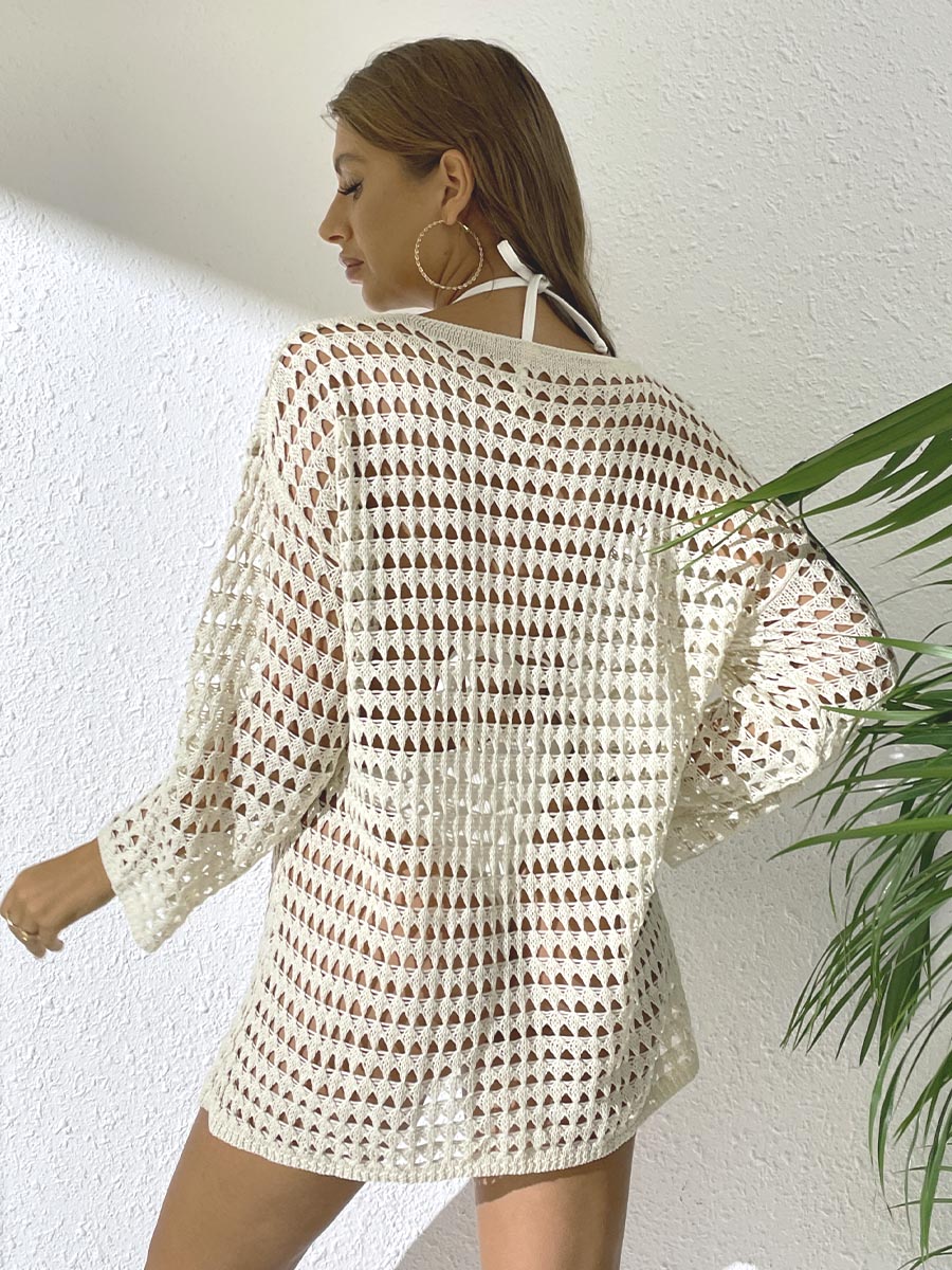 Strickkleid mit Aushöhlungen und langen Ärmeln