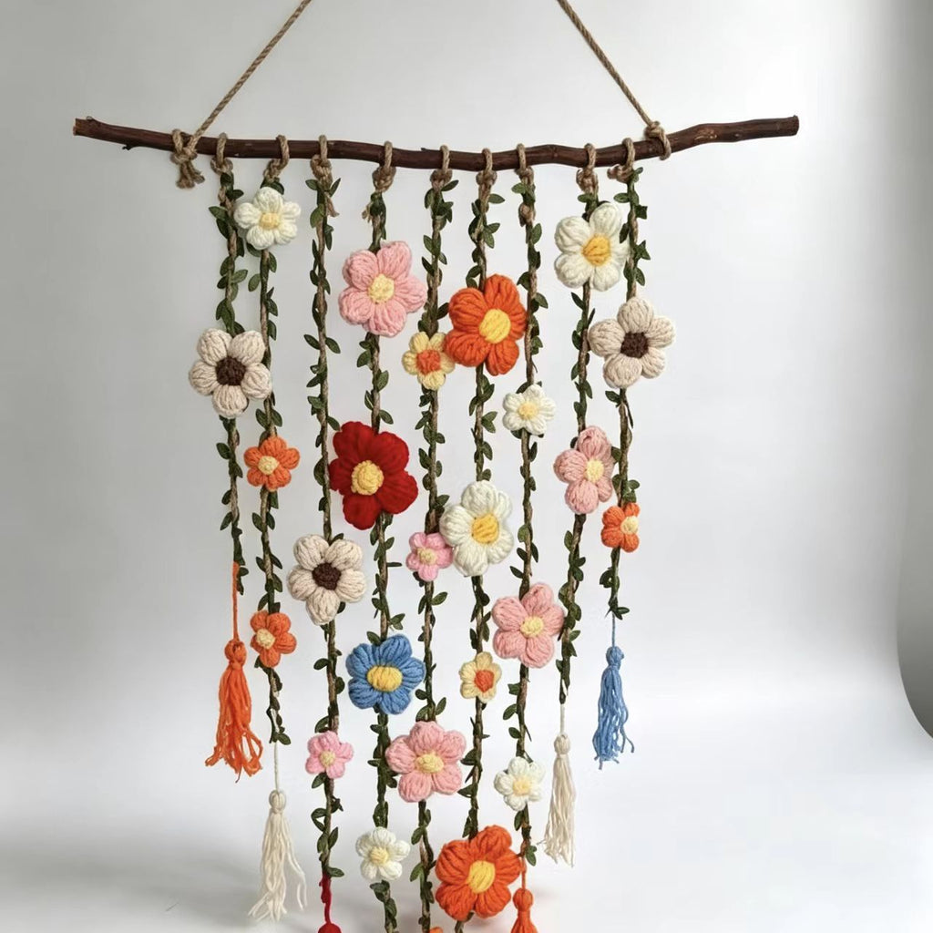 Wandbehang mit handgewebten Blumen & Quasten