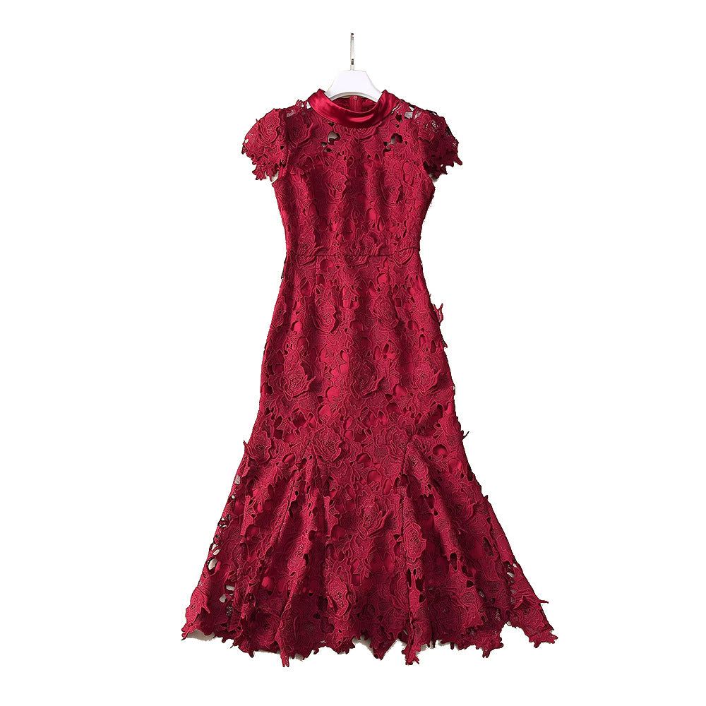Elegantes Midi-Kleid mit Stehkragen und Lochspitze