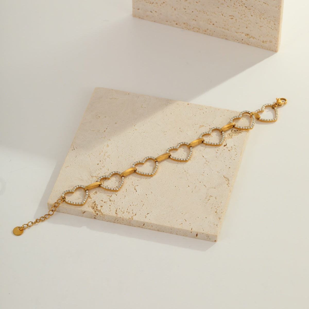 Herz-Zirkon Armband aus farbbeständigem Edelstahl – Bild 9 | LuxeStyle