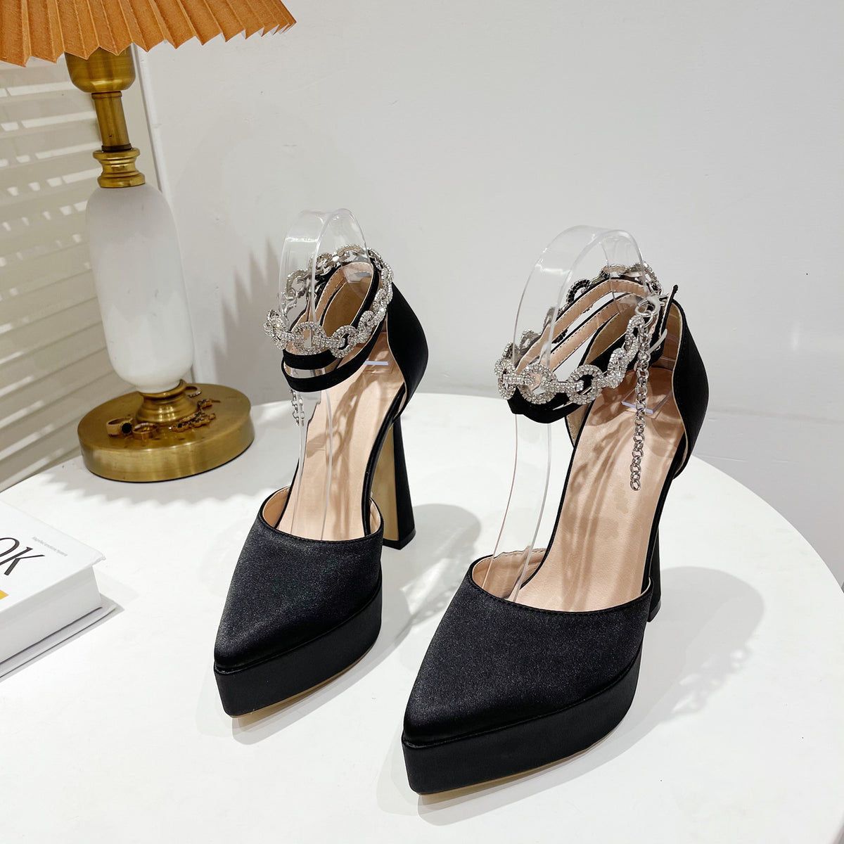 Plateau-Sandalen mit Strass und 13cm Blockabsatz – Bild 8 | LuxeStyle