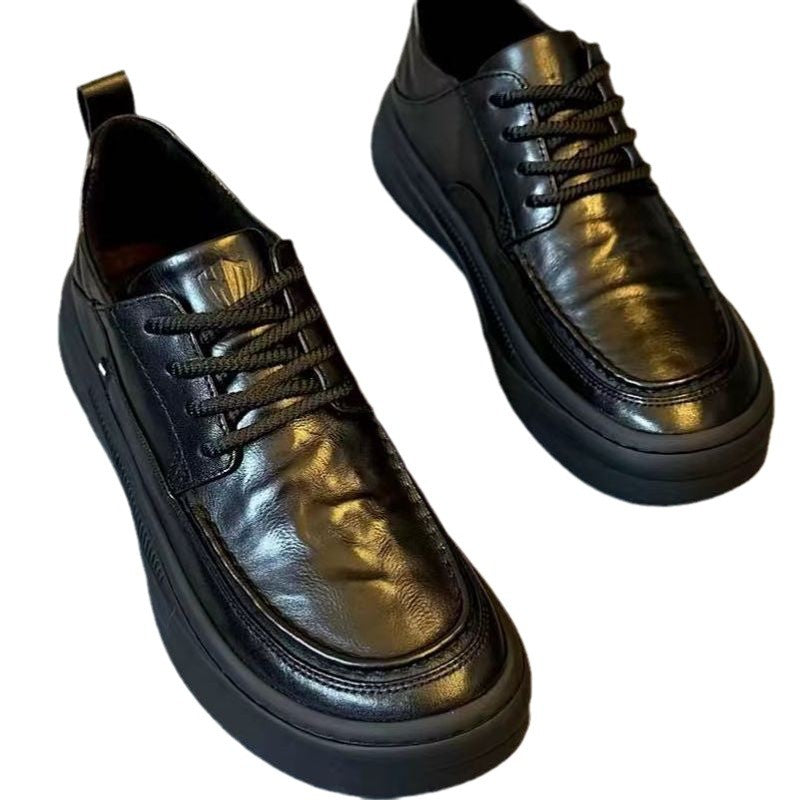 Leichte Herrenschuhe aus Lederimitat