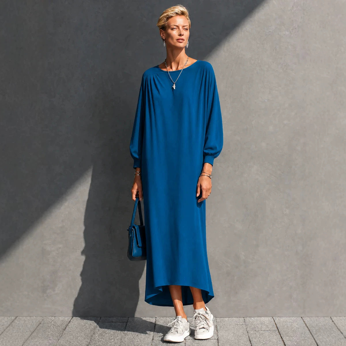 Plissiertes Batwing-Maxikleid mit asymmetrischem Saum