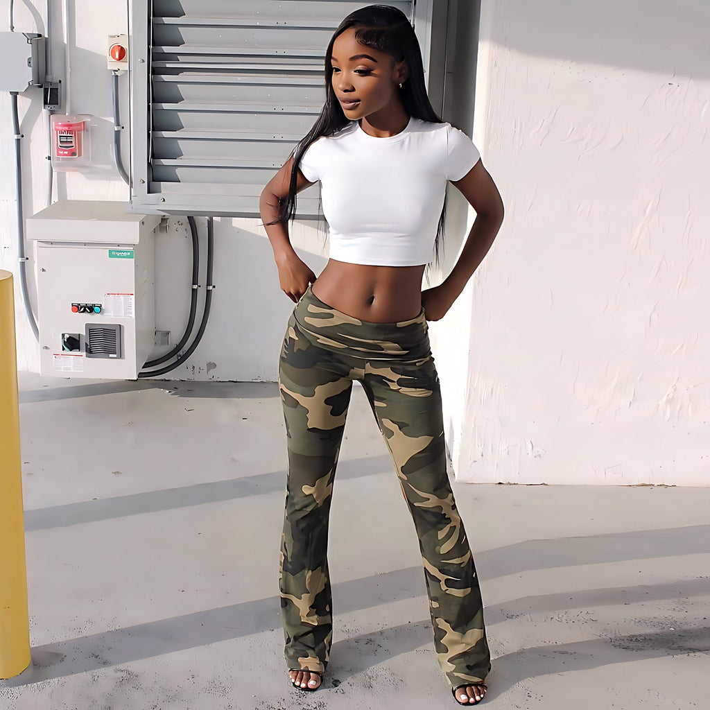 Camo Low-Waist Slim-Fit Hose für Frauen