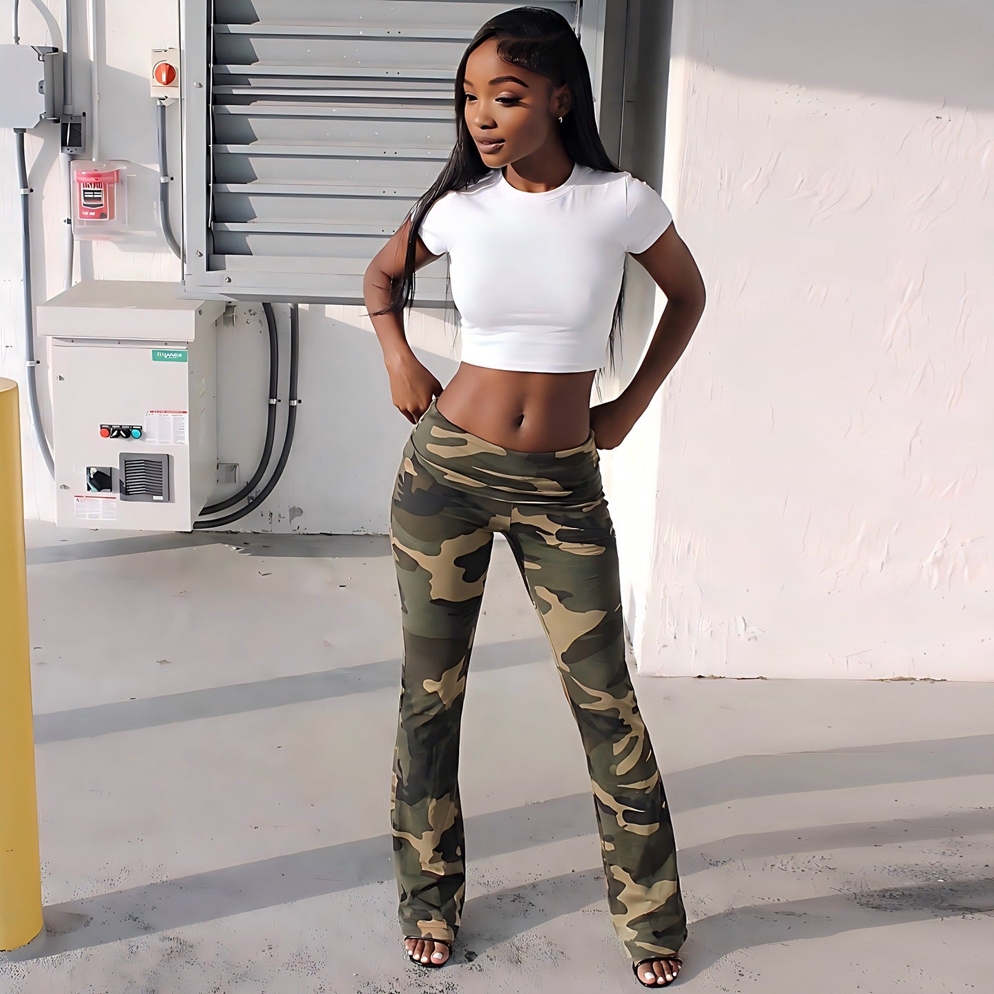 Camo Low-Waist Slim-Fit Hose für Frauen