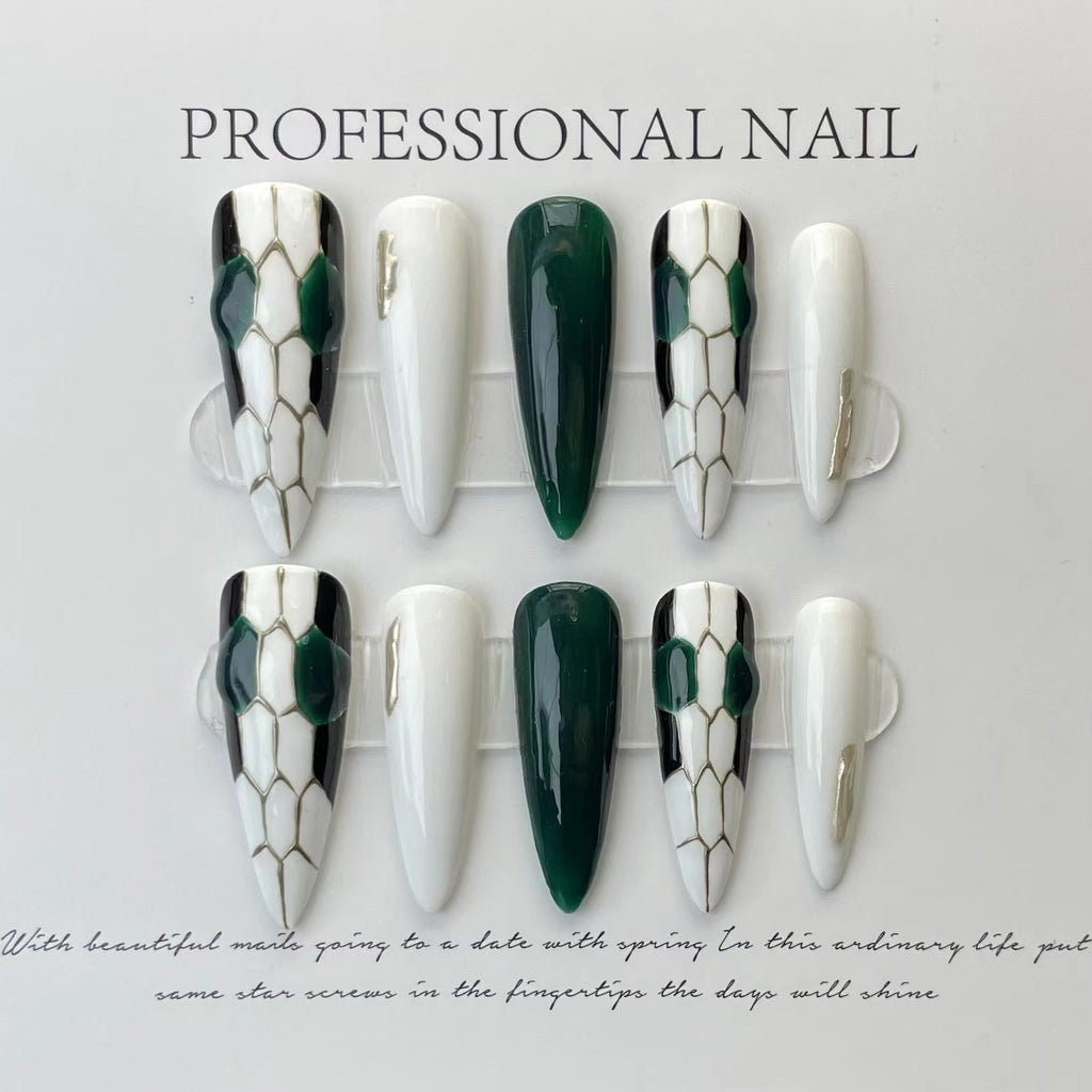 Nagel-Set Schlangenkopf-Design