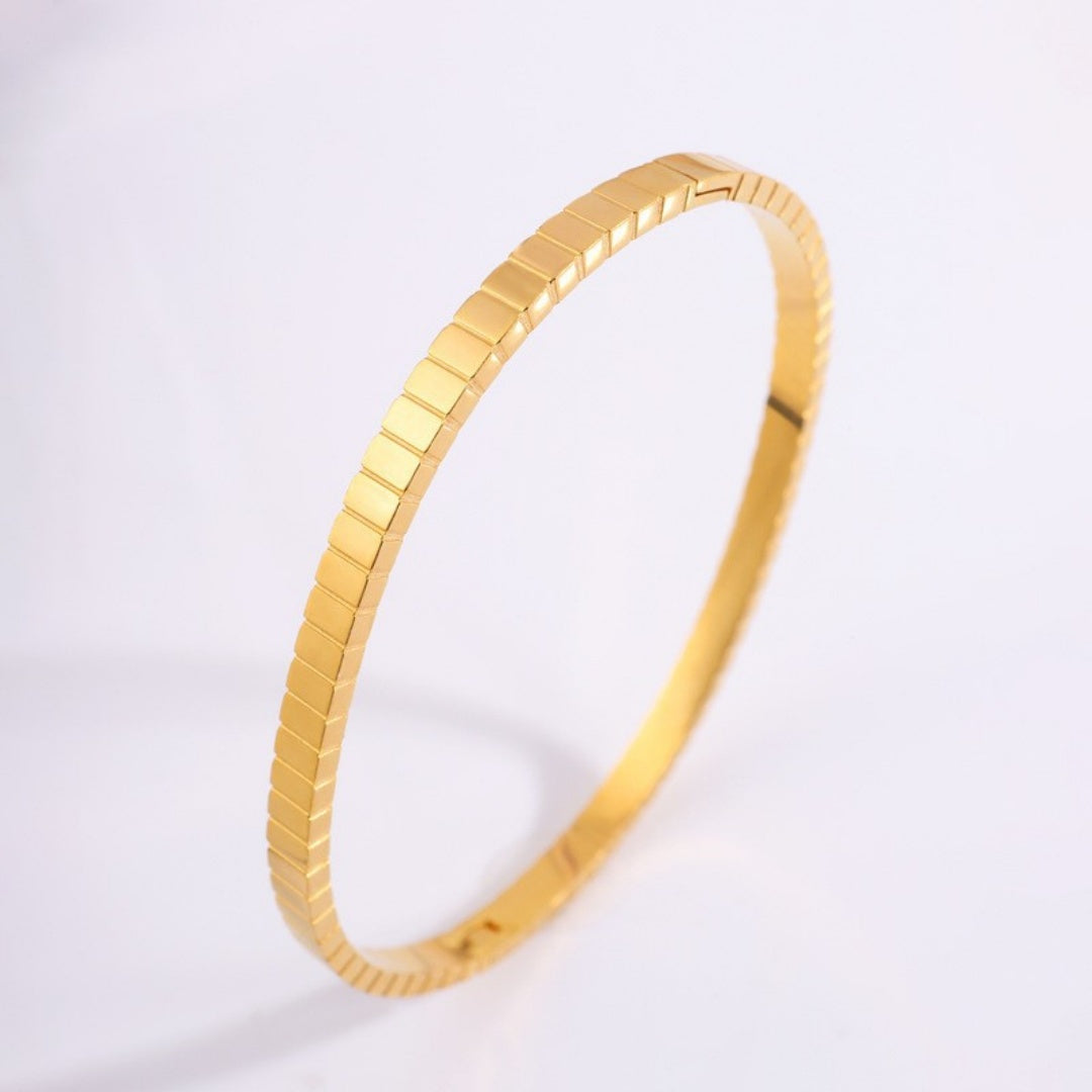 Titanstahl-Armreif mit Sternen und Mond – Bild 5 | LuxeStyle
