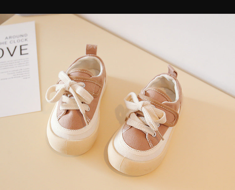 Weiche Kinderschuhe mit Klettverschluss