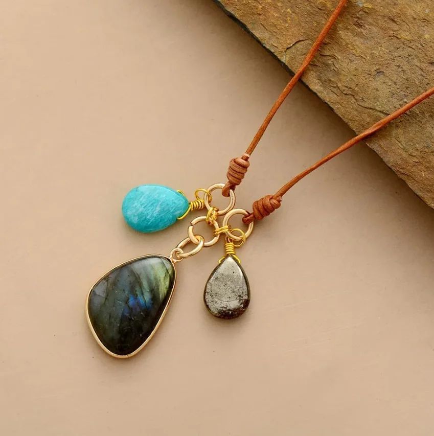 Mala Halskette mit 108 Natursteinperlen – Bild 4 | LuxeStyle