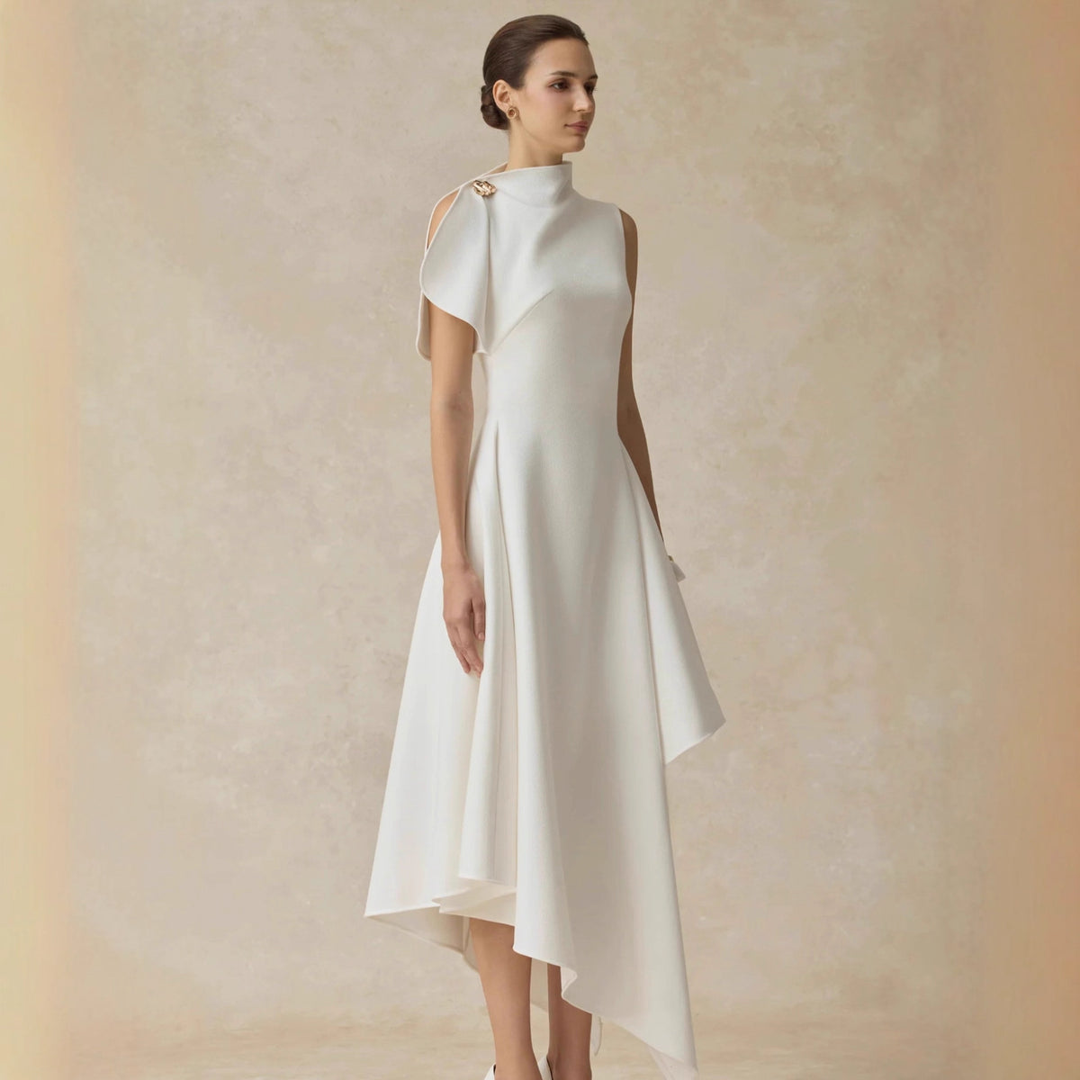 Elegantes, tailliertes Maxikleid – Bild 2 | LuxeStyle