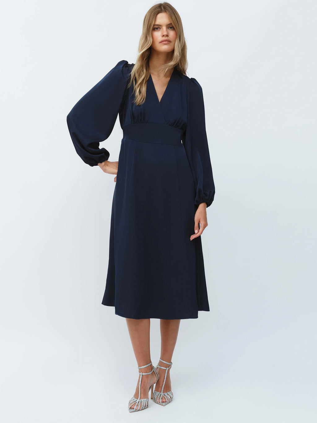 Damen Kleid mit Puffärmeln und Taillierung