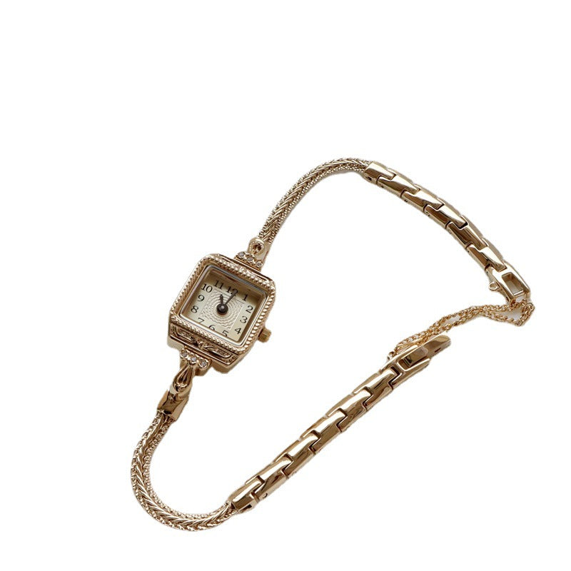 Retro-Armbanduhr mit feinem Band
