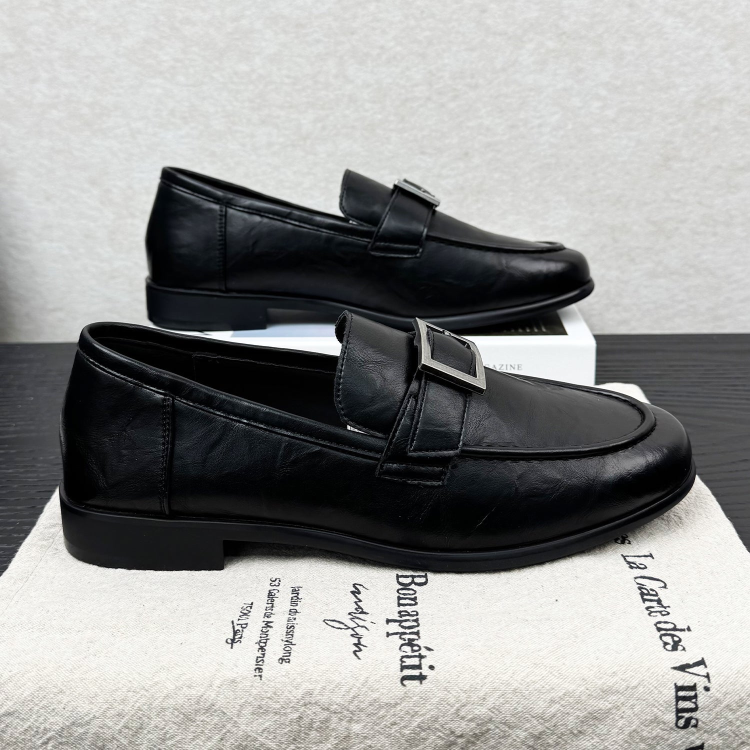 Leder-Slipper mit Metallschnalle