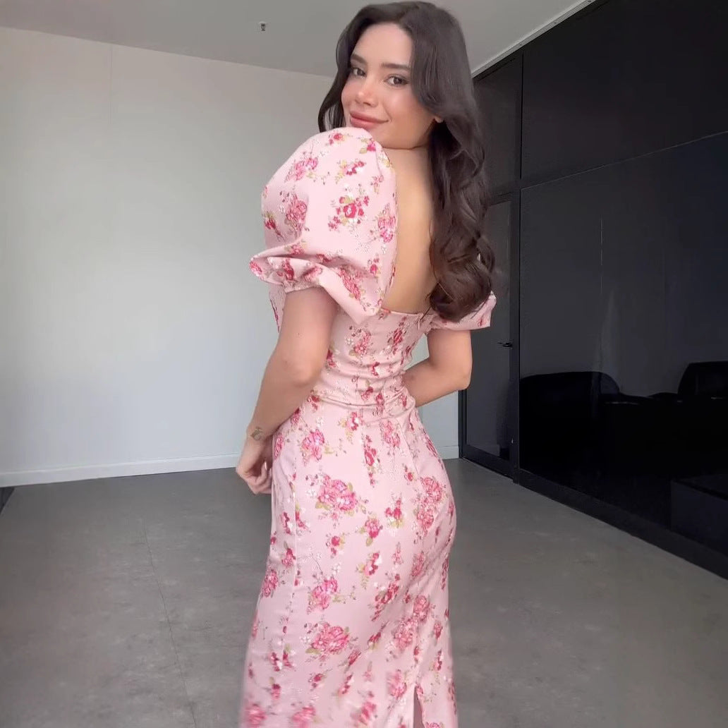 Elegantes Blumenkleid mit Quadrathals