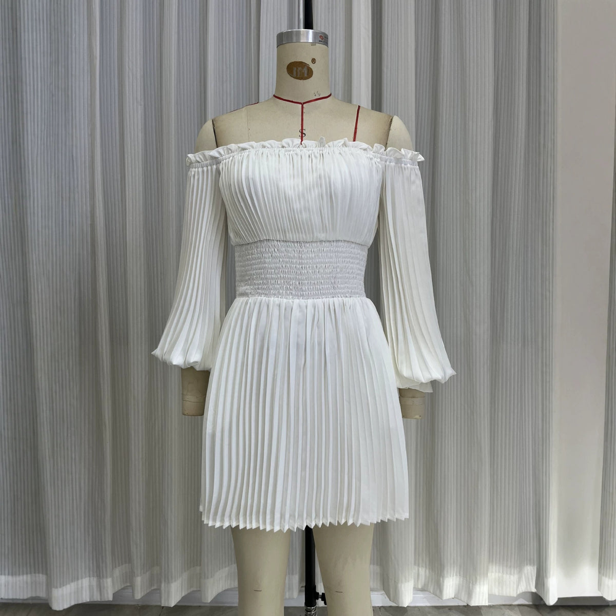 Französisches Off-Shoulder Langarm-Kleid – Bild 1 | LuxeStyle