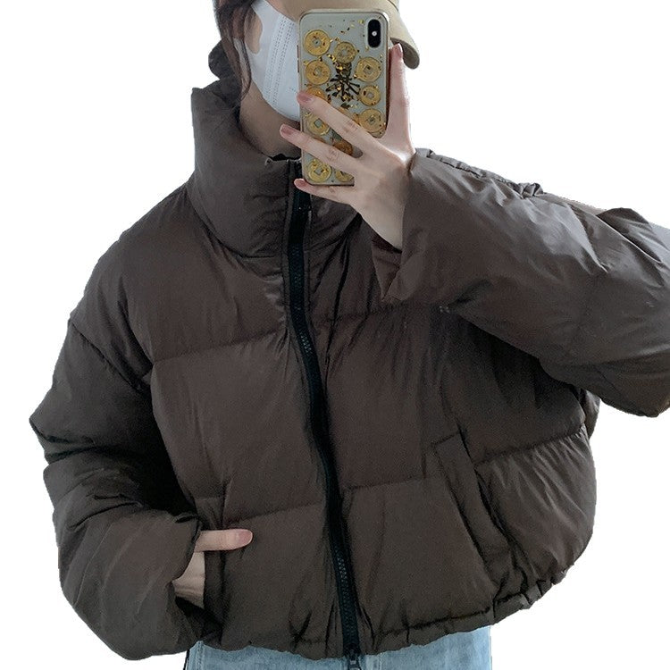 Kurze Daunenjacke mit Stehkragen