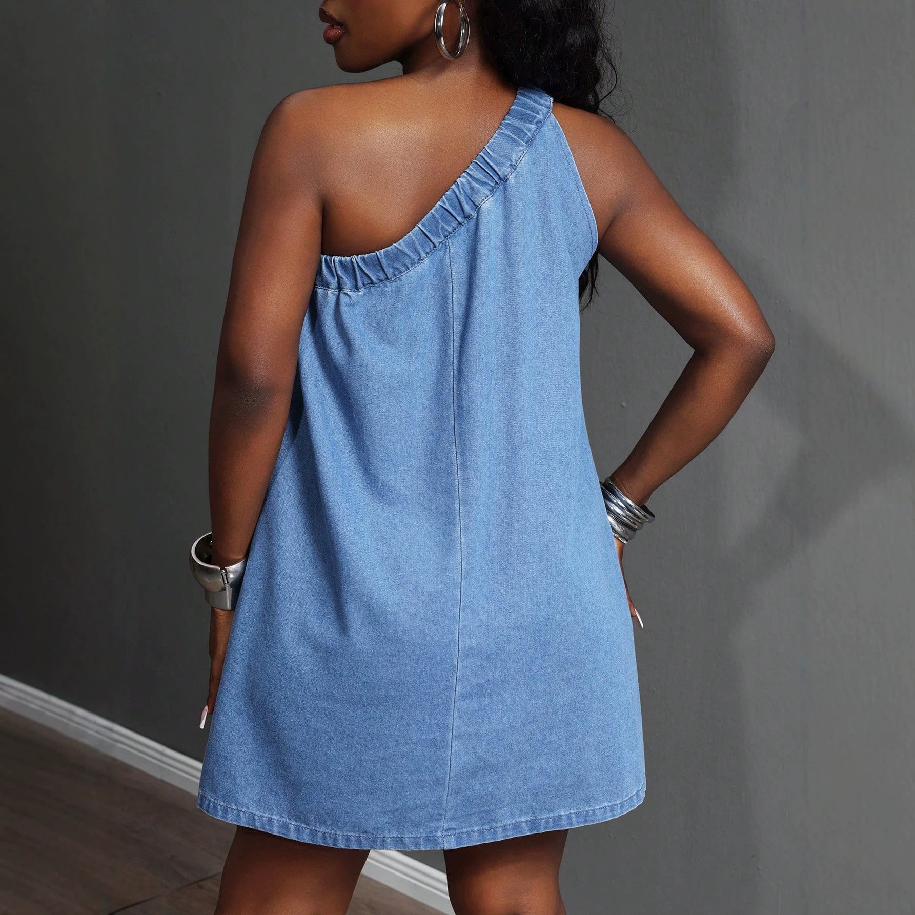 Lässiges Sommer-Jeanskleid für Damen