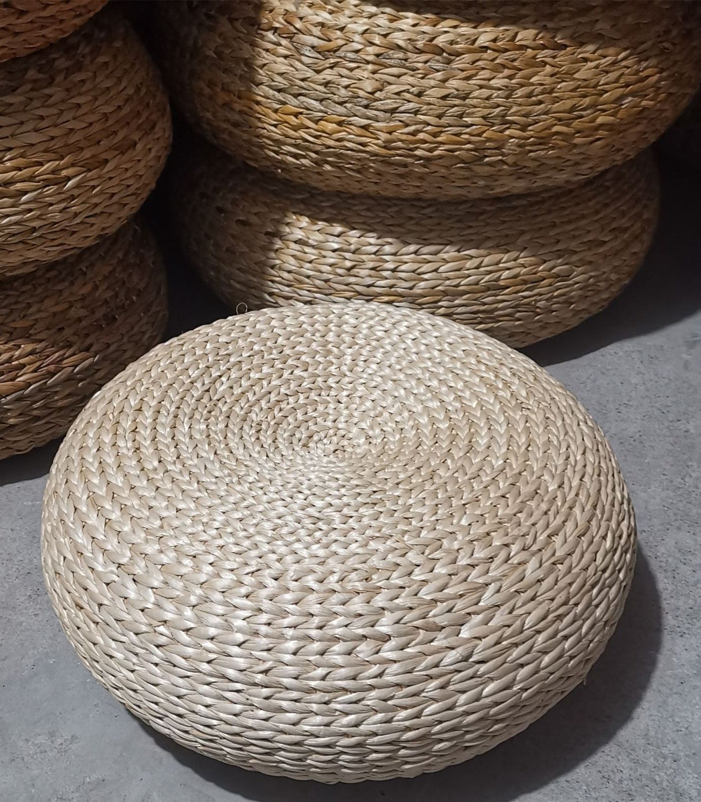 Gepolstertes Tatami-Kissen aus Strohgeflecht