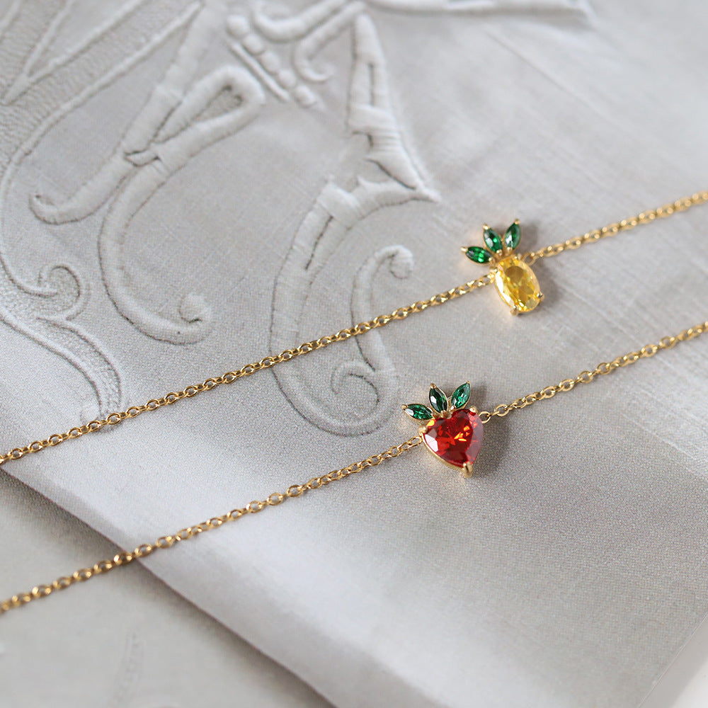 Armband mit Ananas- und Erdbeer-Motiv – Bild 2 | LuxeStyle