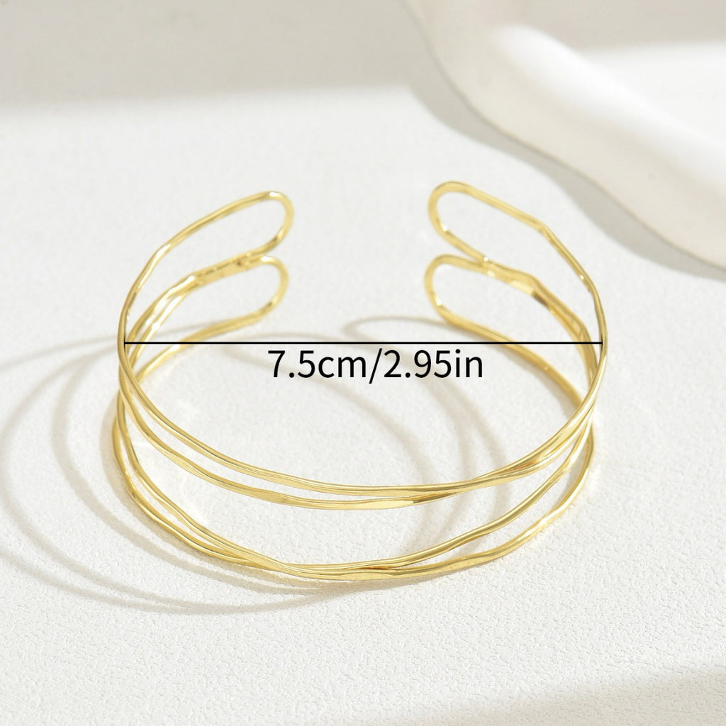 Minimalistisches Armreif-Set im japanisch-koreanischen Stil