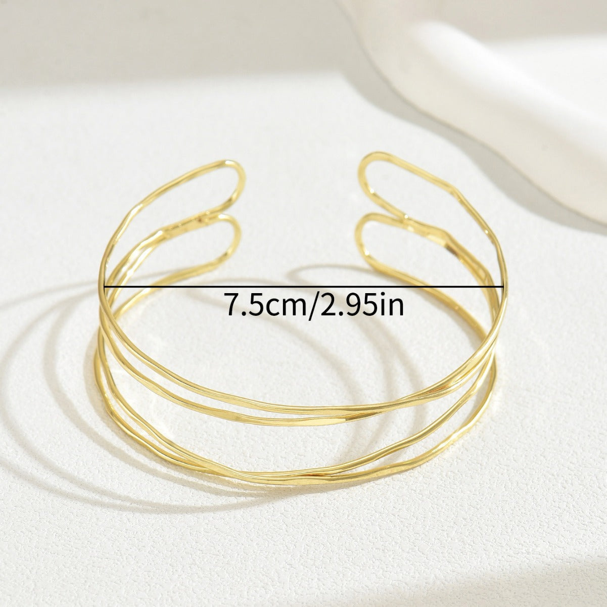 Minimalistisches Armreif-Set im japanisch-koreanischen Stil