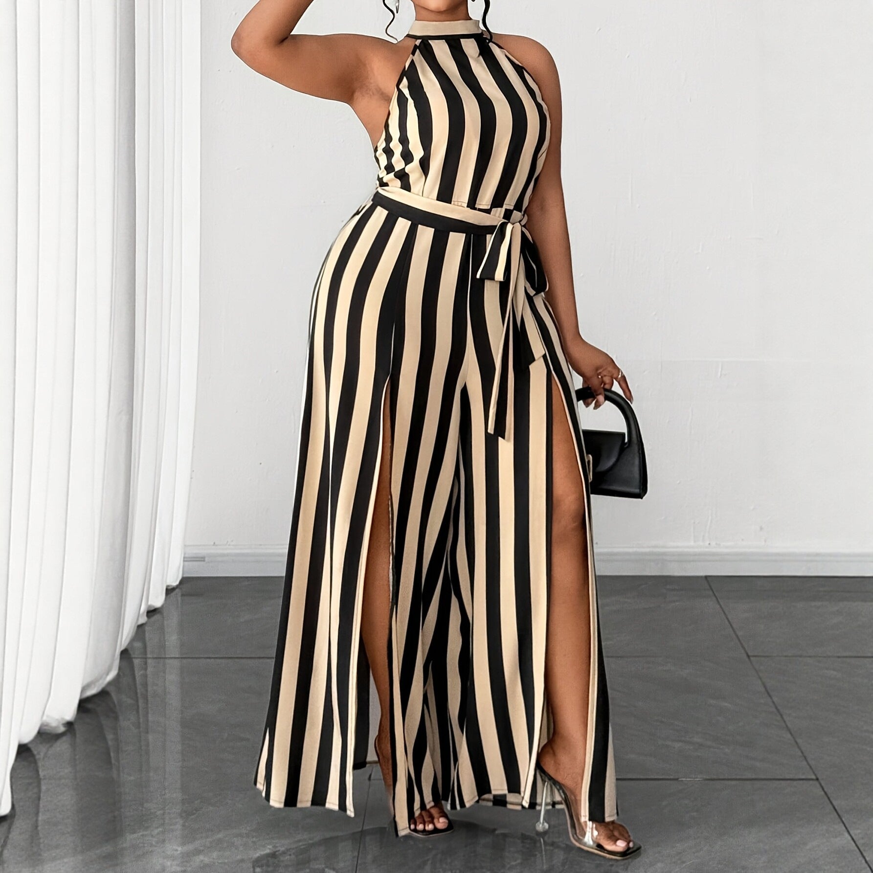 Eleganter gestreifter Neckholder-Jumpsuit
