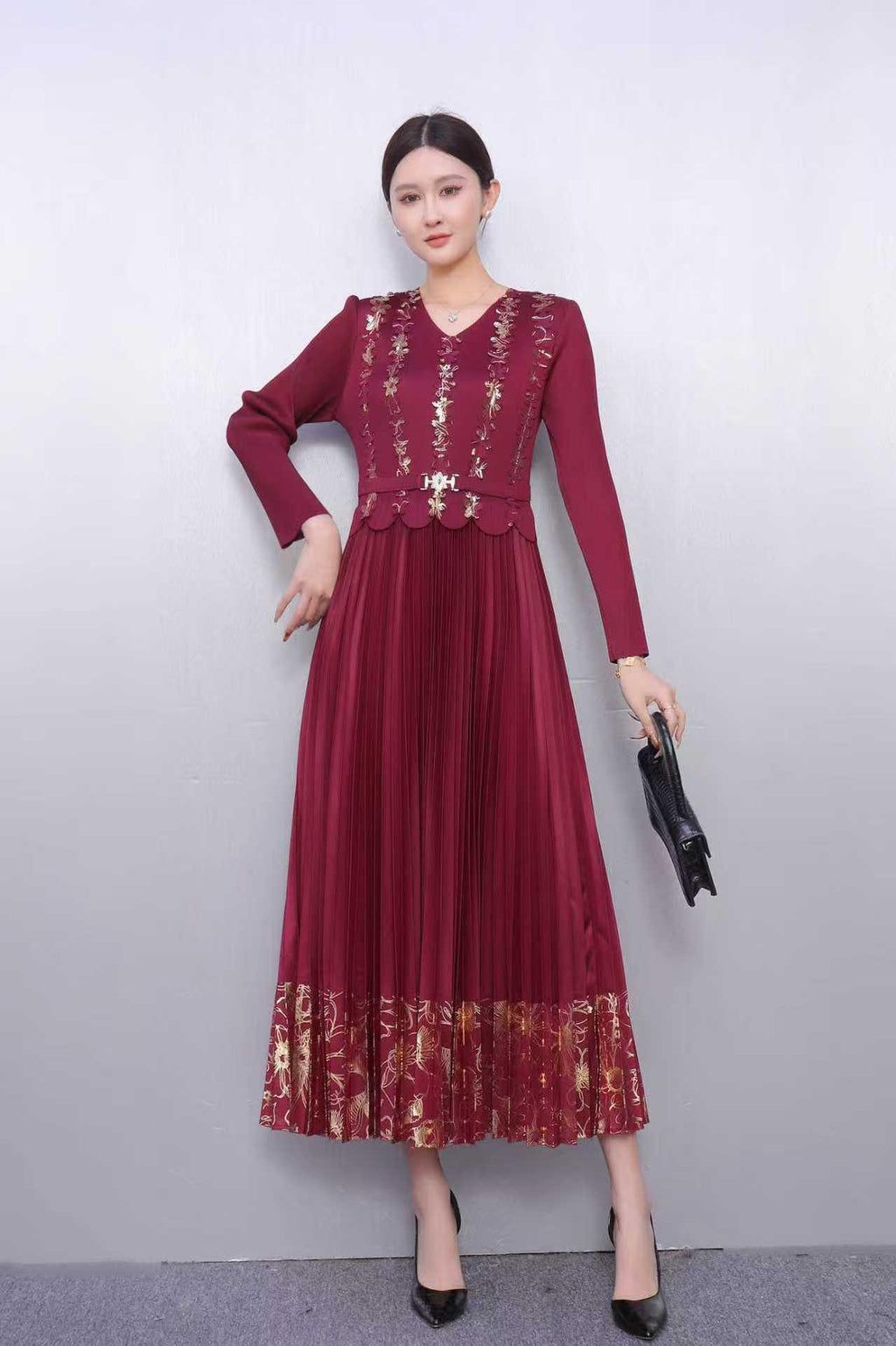 Elegantes, locker geschnittenes Kleid