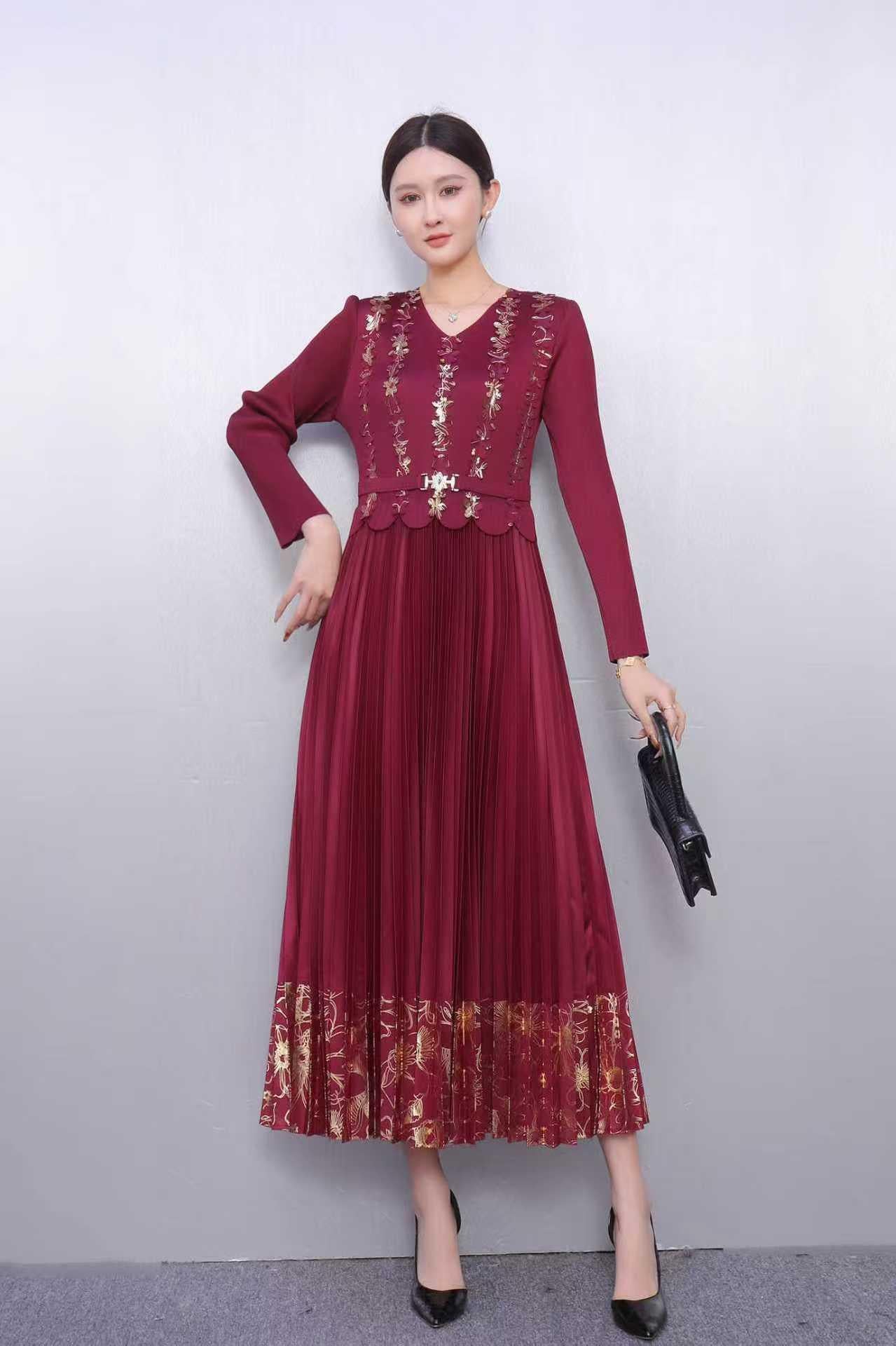 Elegantes, locker geschnittenes Kleid