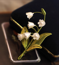 Lilien-Brosche für Mäntel | LuxeStyle