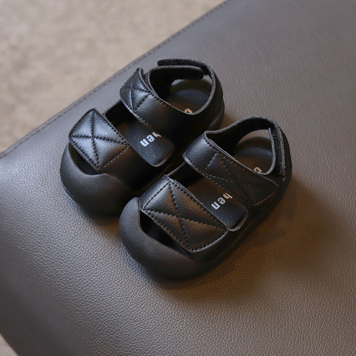 Kinderlaufschuhe mit atmungsaktivem Mikrofasermaterial – Bild 5 | LuxeStyle
