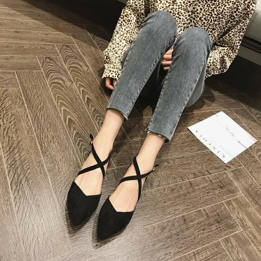 Flache, spitze Zehen Schuhe mit Kreuzband – Schwarz/Rot – Bild 12 | LuxeStyle