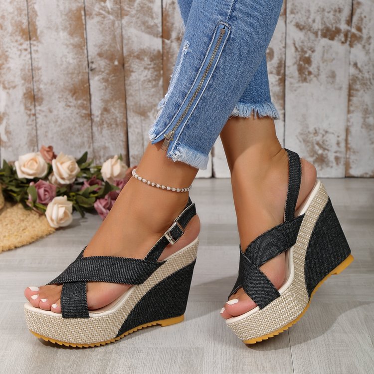 Keilabsatz-Sandalen aus Denim – Bild 3 | LuxeStyle
