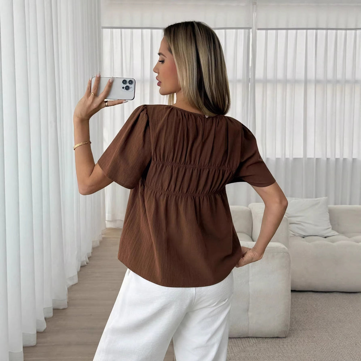 Elegant kurzes Top mit Rüschen und Puffärmeln – Bild 3 | LuxeStyle