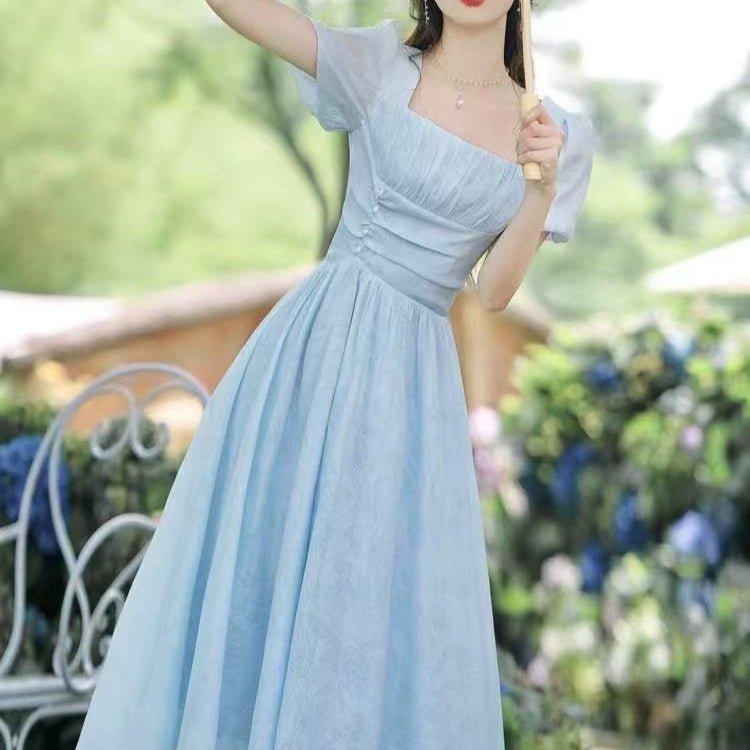 Langes, traumhaftes Kleid mit Blasärmeln