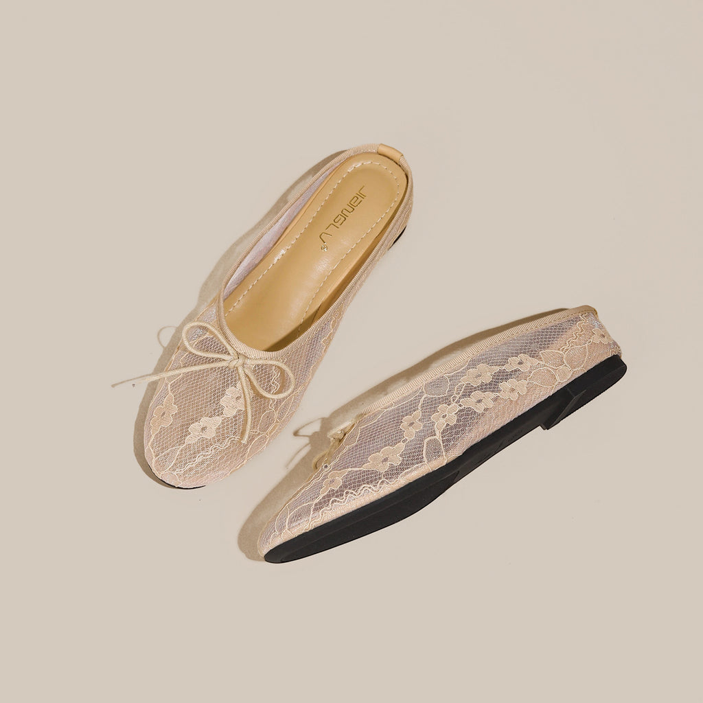 Spitzen-Slipper mit Schleife und Keilabsatz