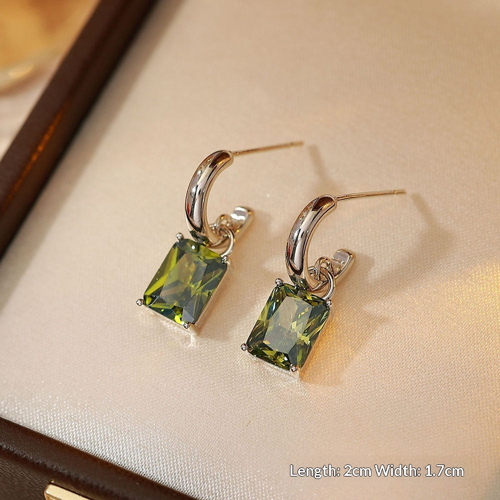 Olivegrüne Zirkon-Ohrstecker
