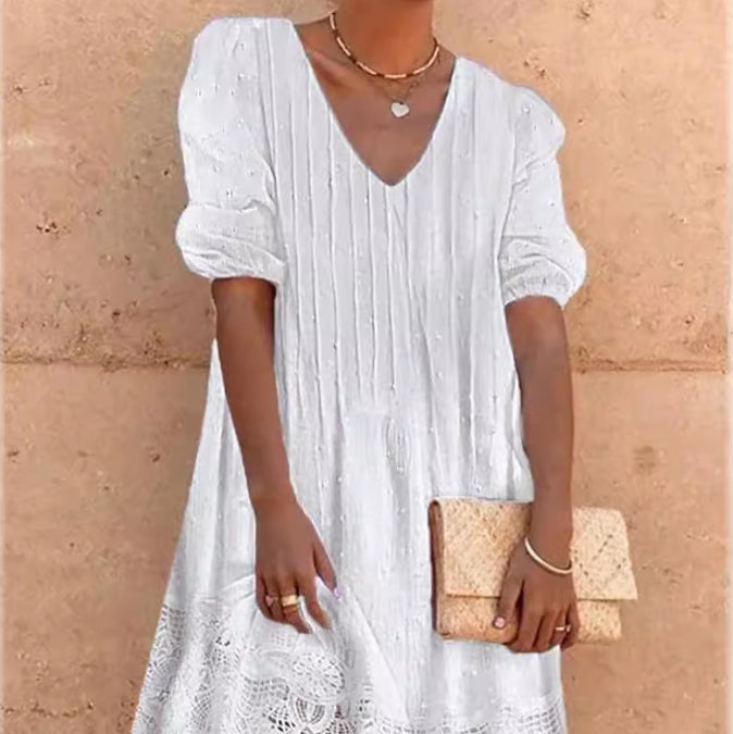 Gestreiftes Spitzenkleid mit Häkeldetails – Bild 1 | LuxeStyle