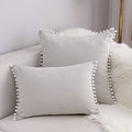 Sofa Kissen mit verspielten Bommeln | LuxeStyle