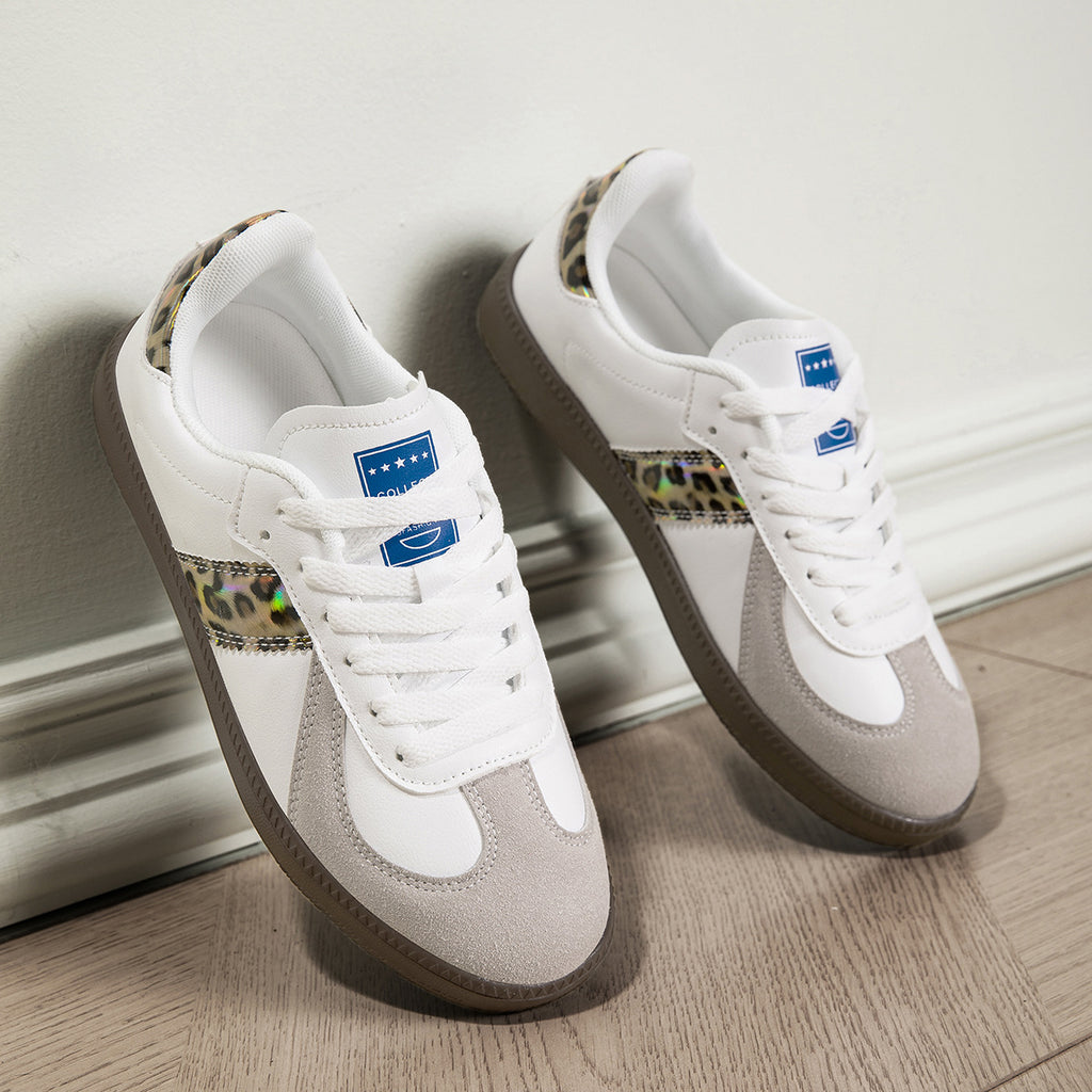 Sneaker mit Leoparden-Print und Schnürung