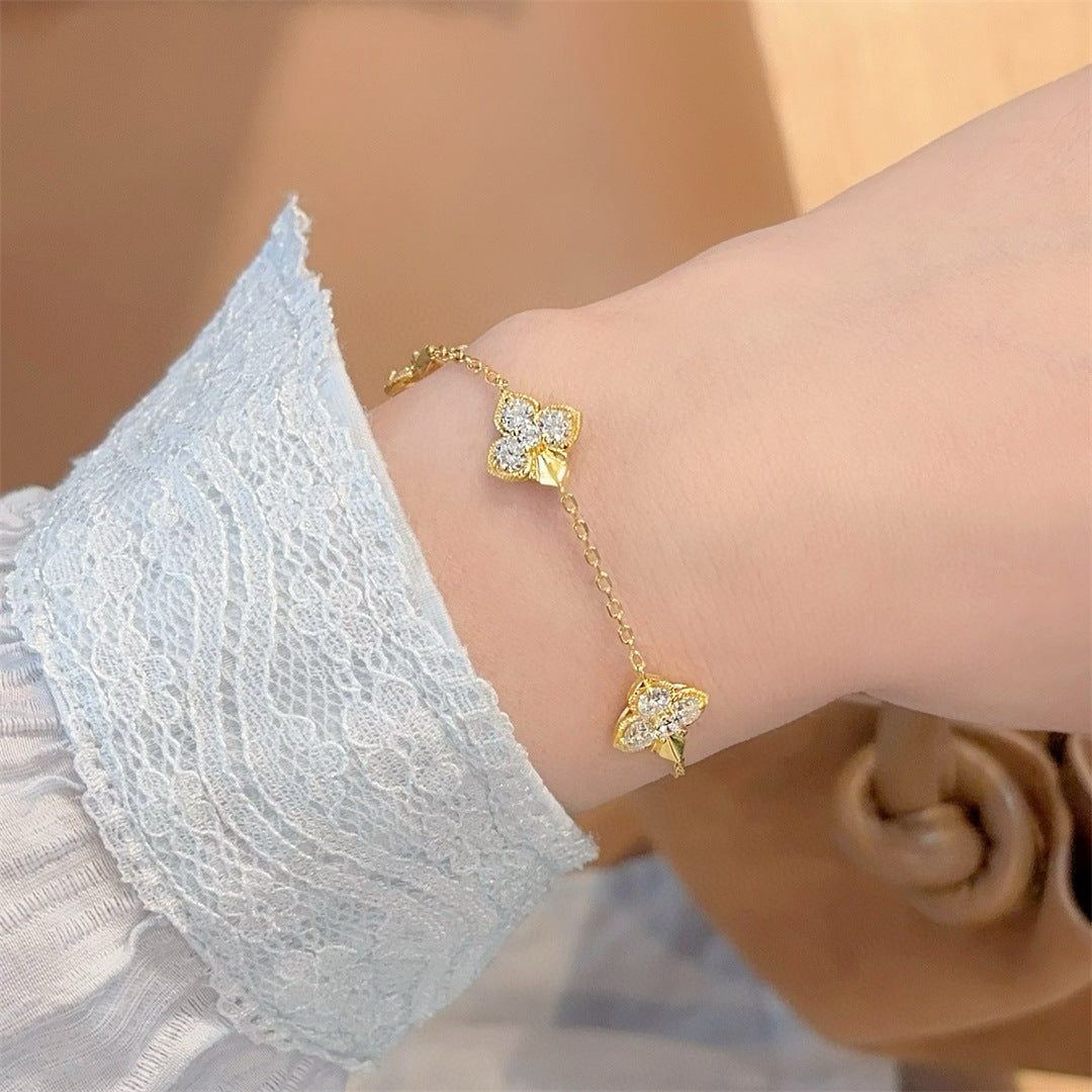 Retro Armband mit Pflaumenblüten-Design