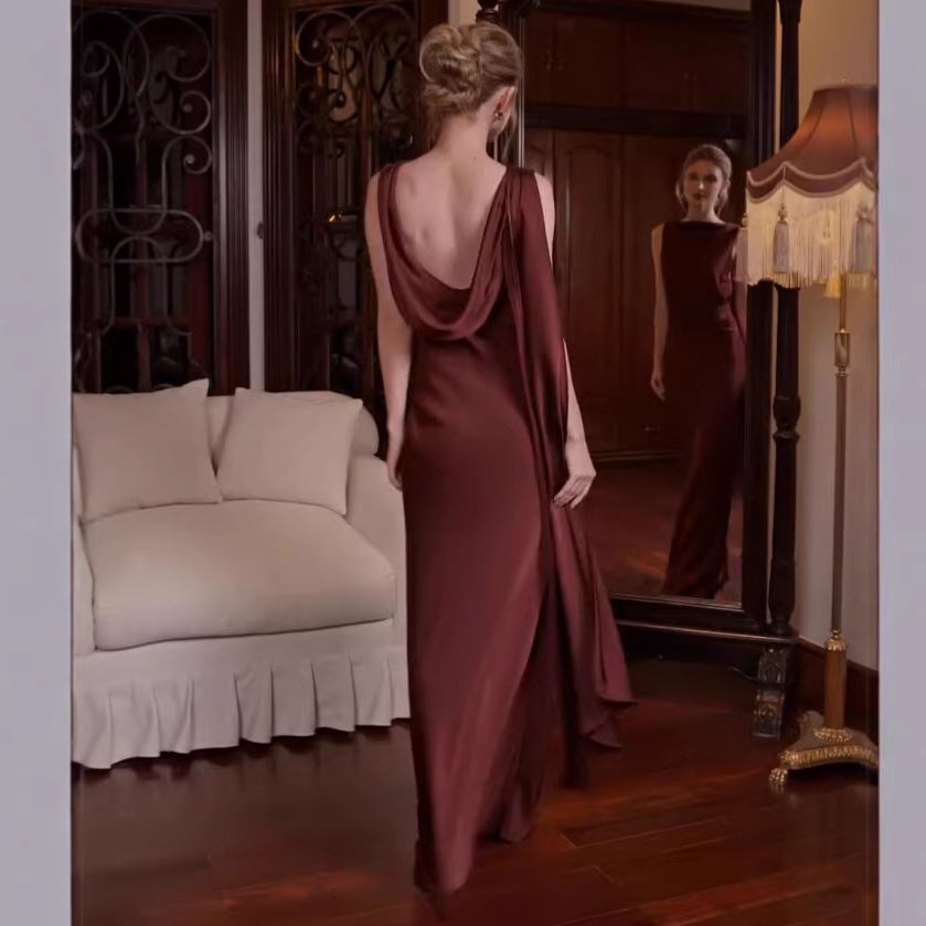 Elegantes Rundhals-Kleid mit Bindeband